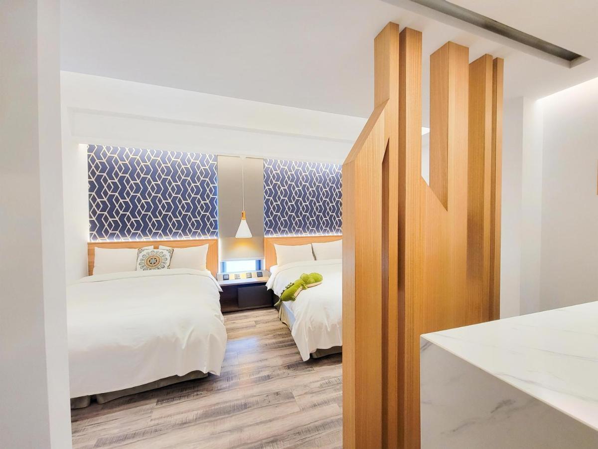 Check Inn Taichung Zhongshan Extérieur photo