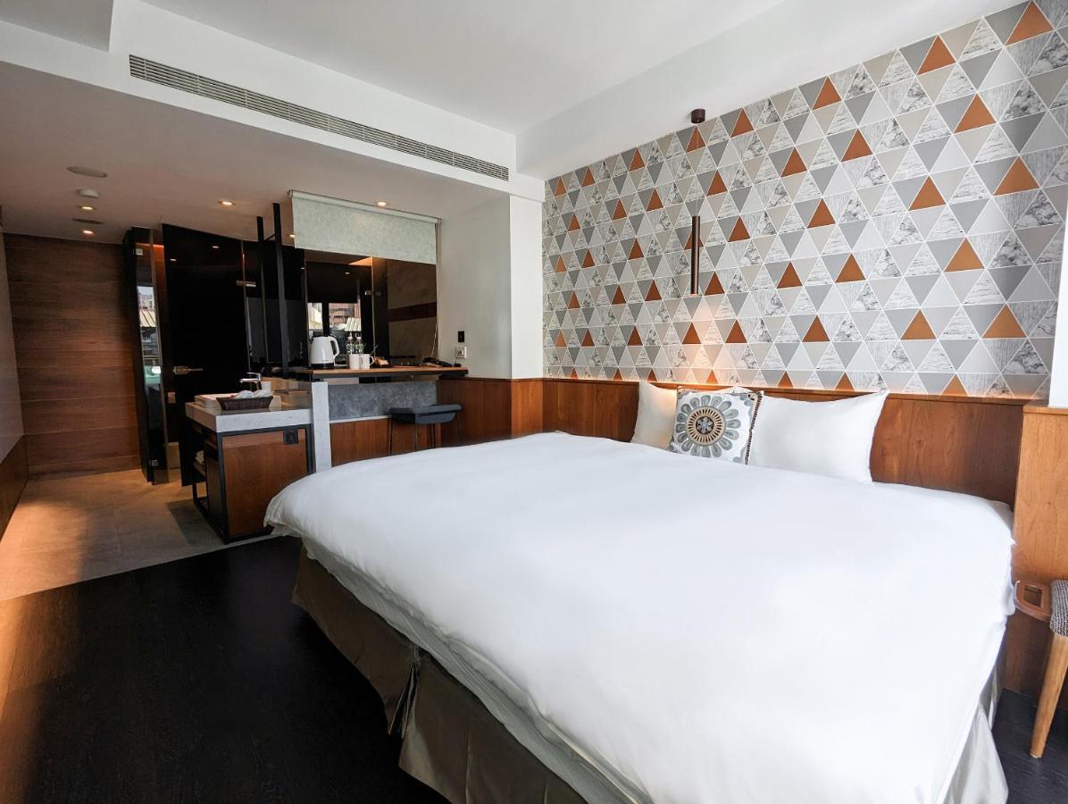 Check Inn Taichung Zhongshan Extérieur photo