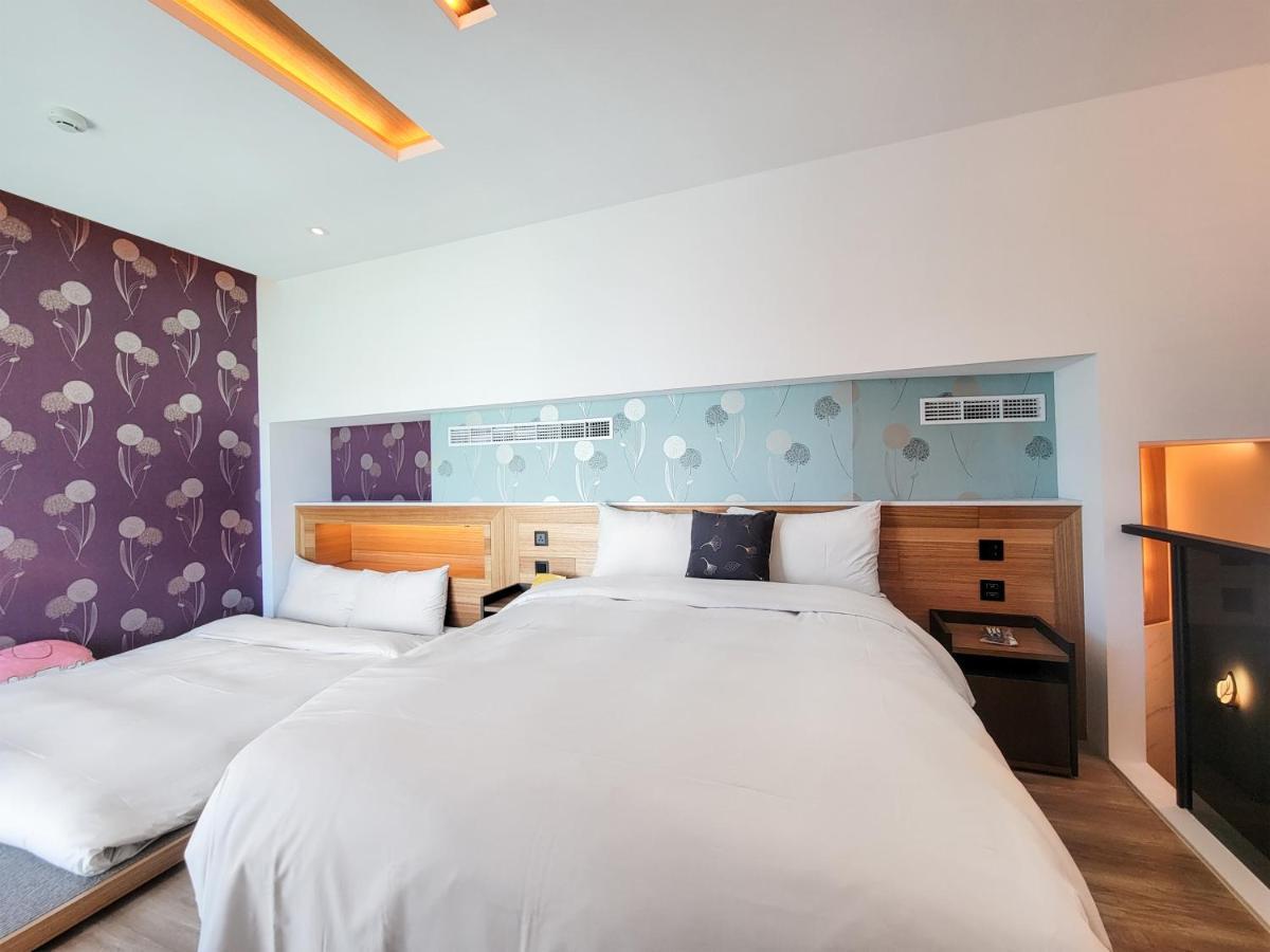 Check Inn Taichung Zhongshan Extérieur photo