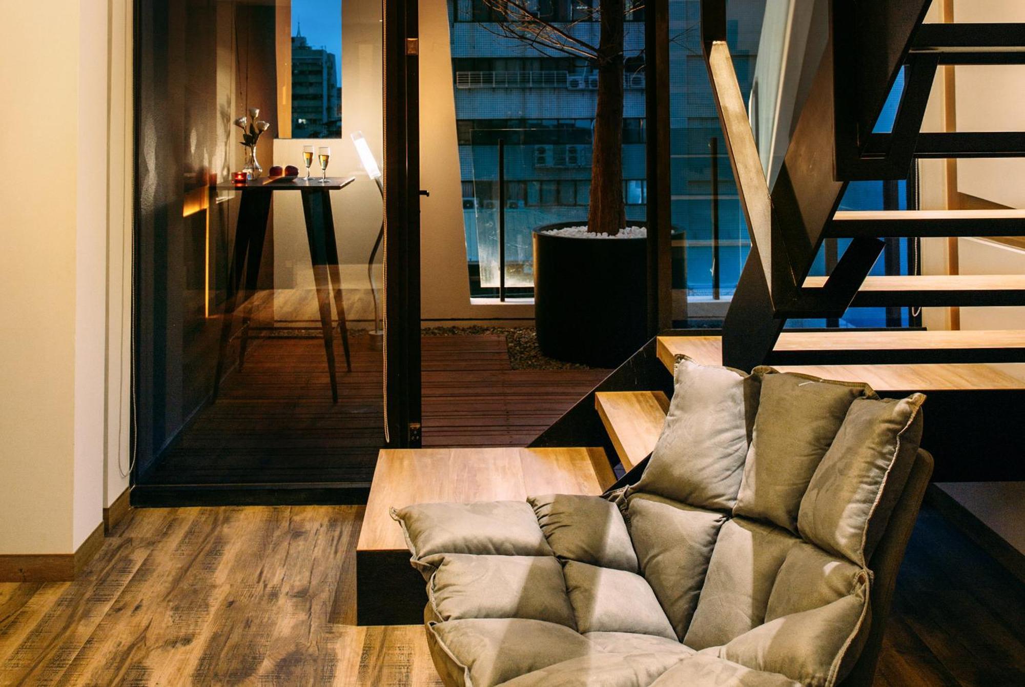 Check Inn Taichung Zhongshan Extérieur photo