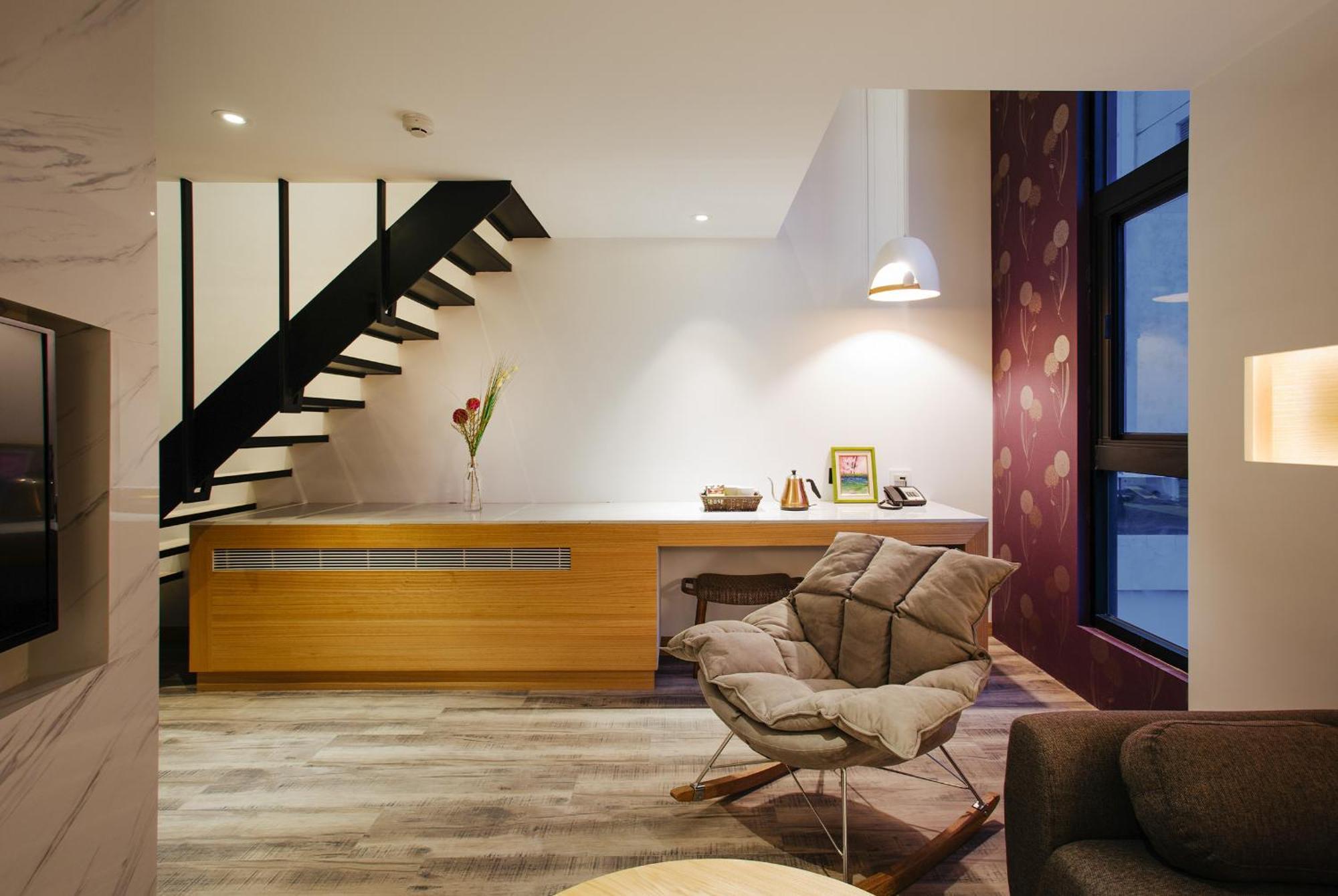 Check Inn Taichung Zhongshan Extérieur photo
