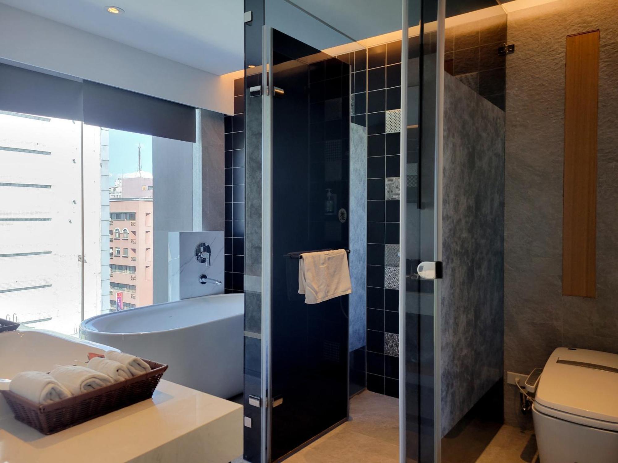 Check Inn Taichung Zhongshan Extérieur photo