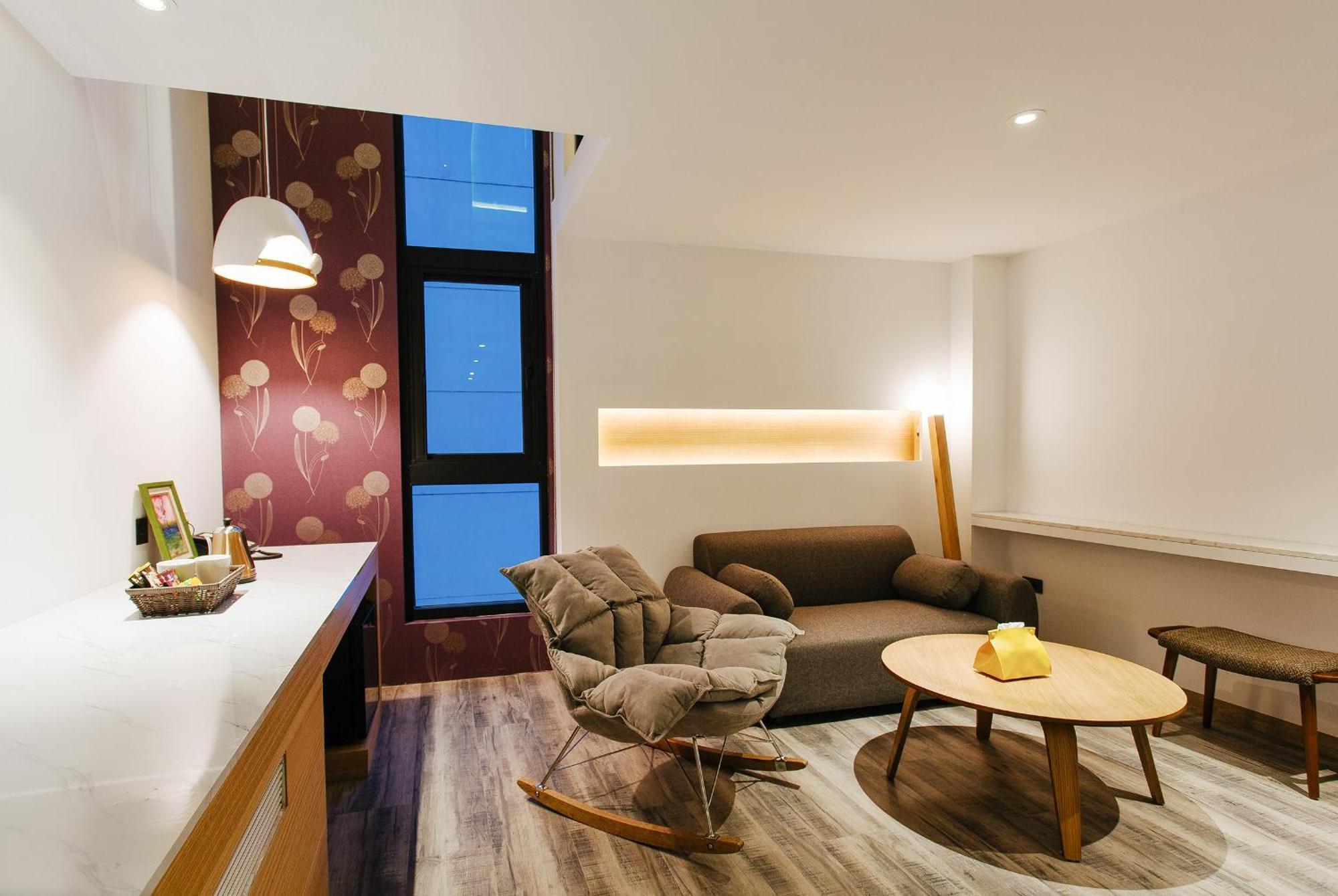 Check Inn Taichung Zhongshan Extérieur photo