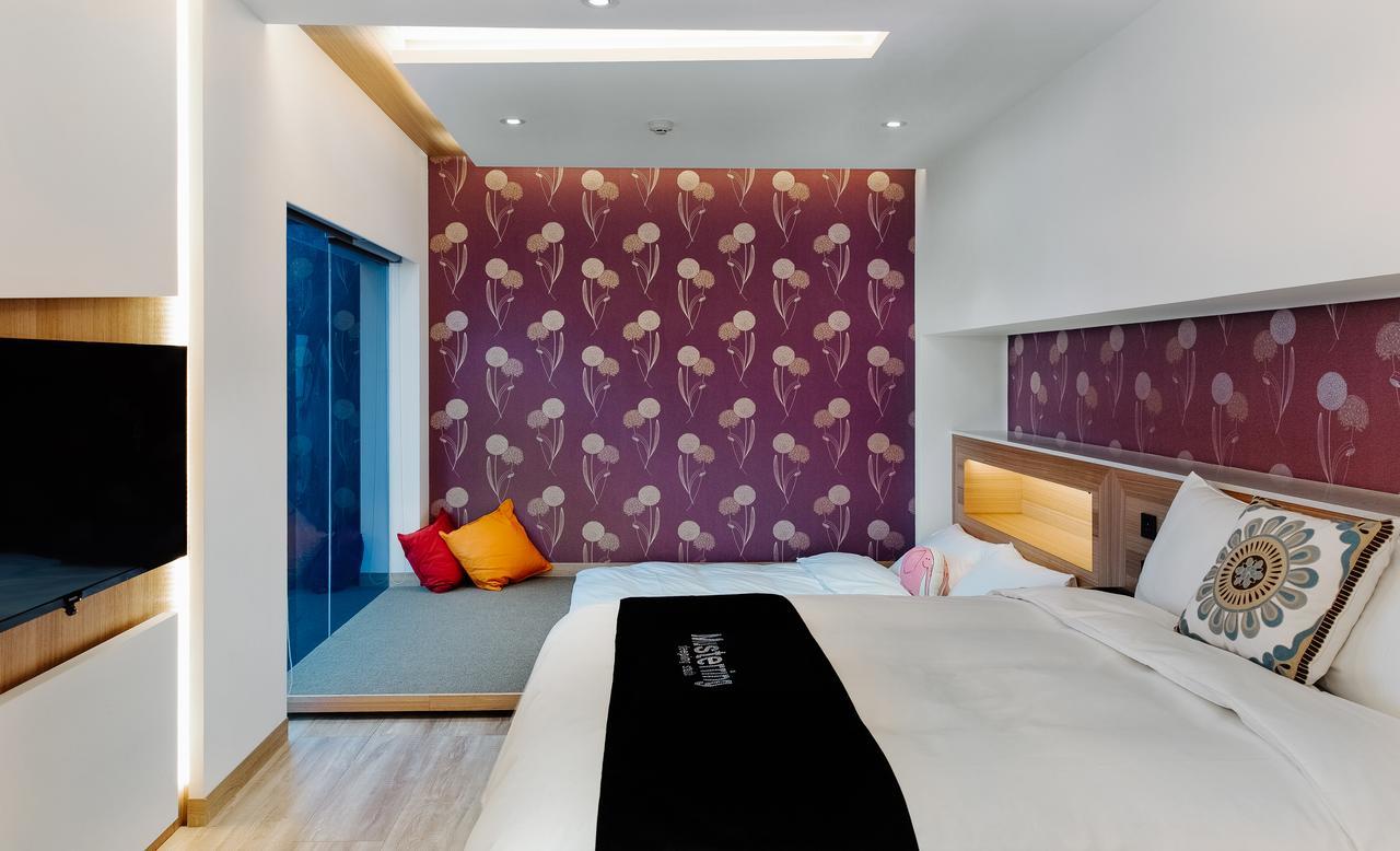 Check Inn Taichung Zhongshan Extérieur photo