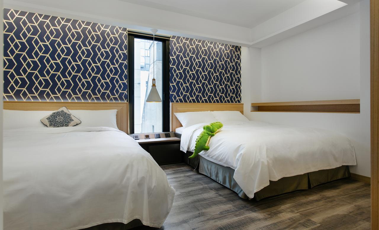 Check Inn Taichung Zhongshan Extérieur photo
