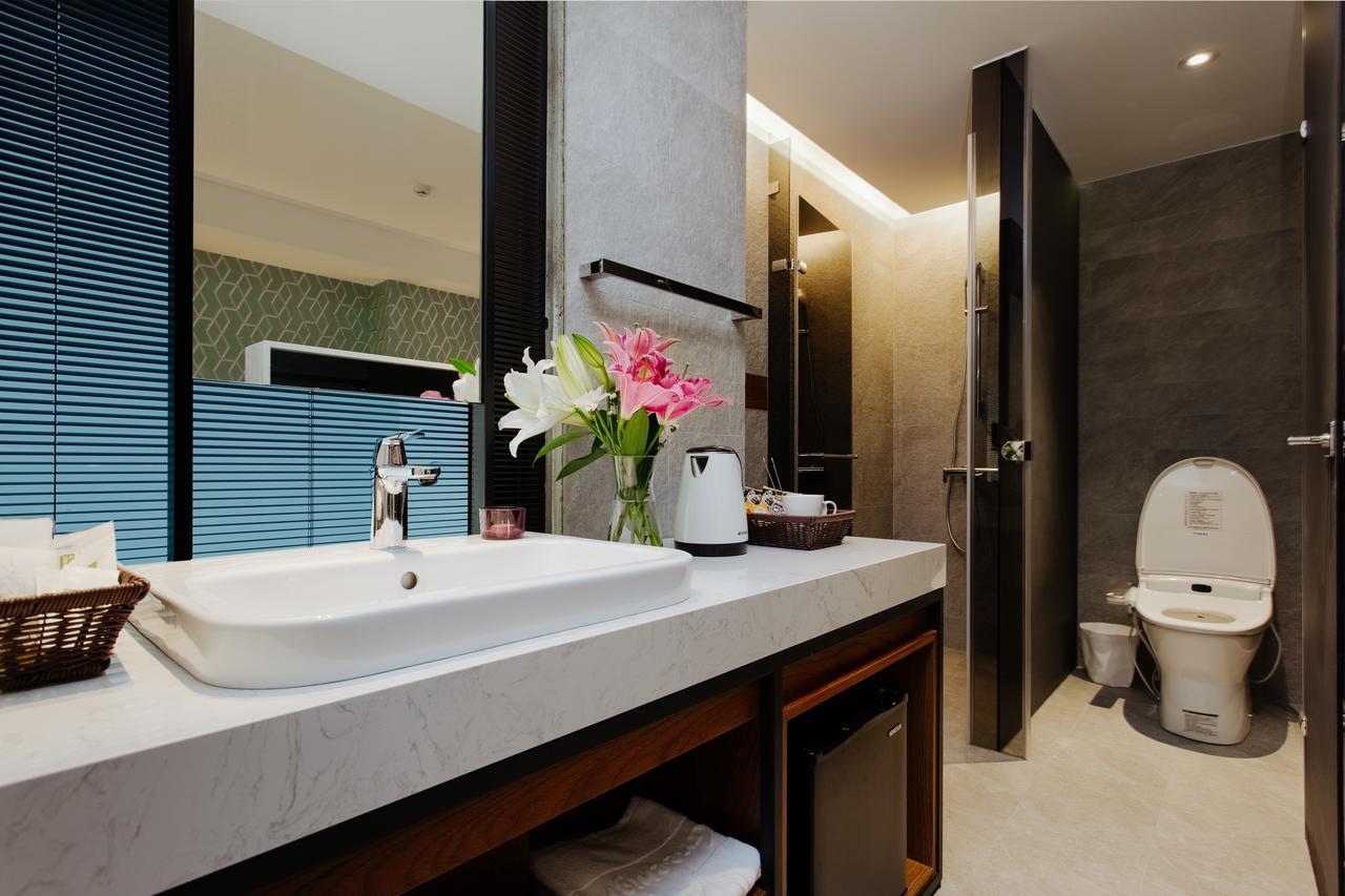 Check Inn Taichung Zhongshan Extérieur photo