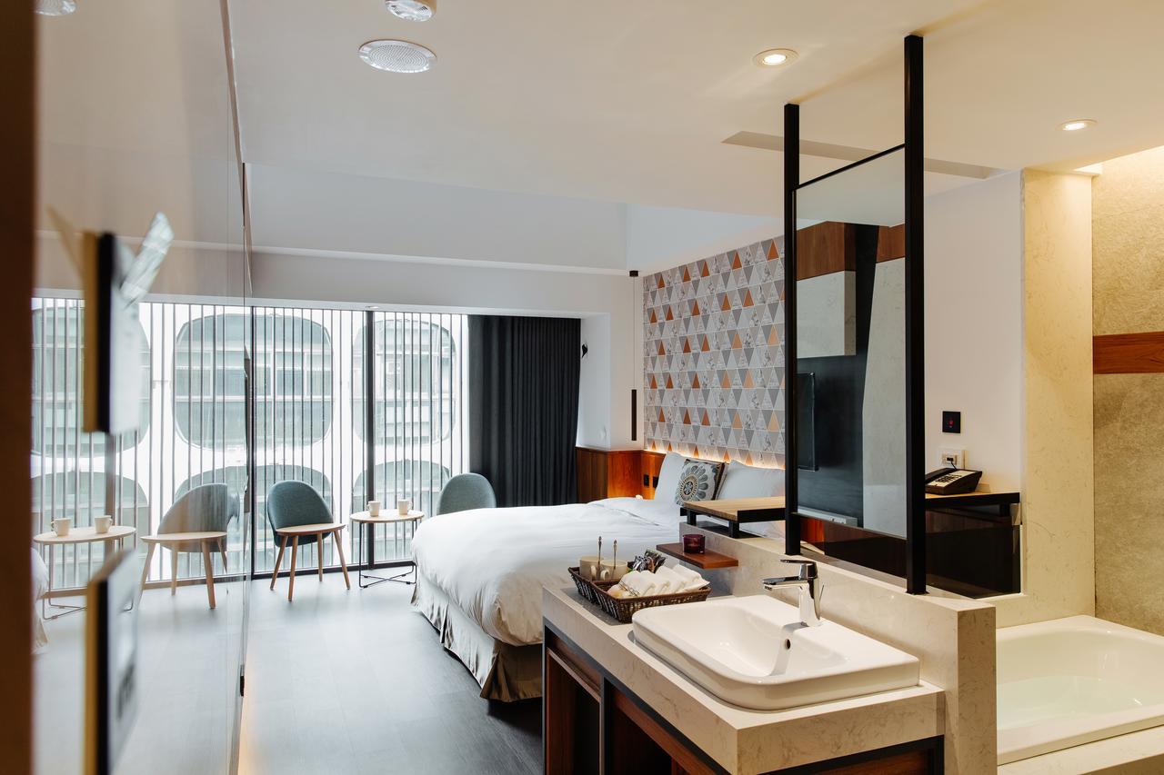 Check Inn Taichung Zhongshan Extérieur photo