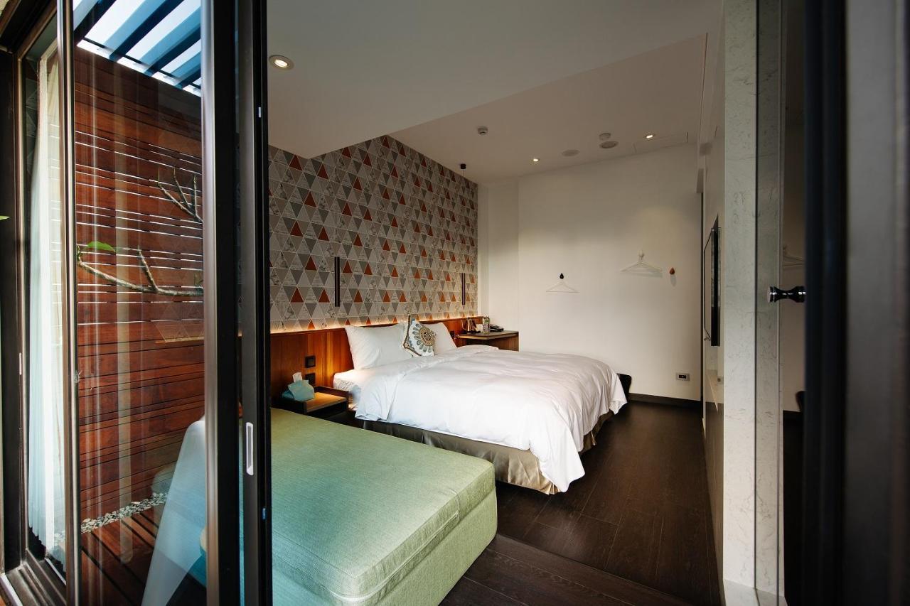 Check Inn Taichung Zhongshan Extérieur photo